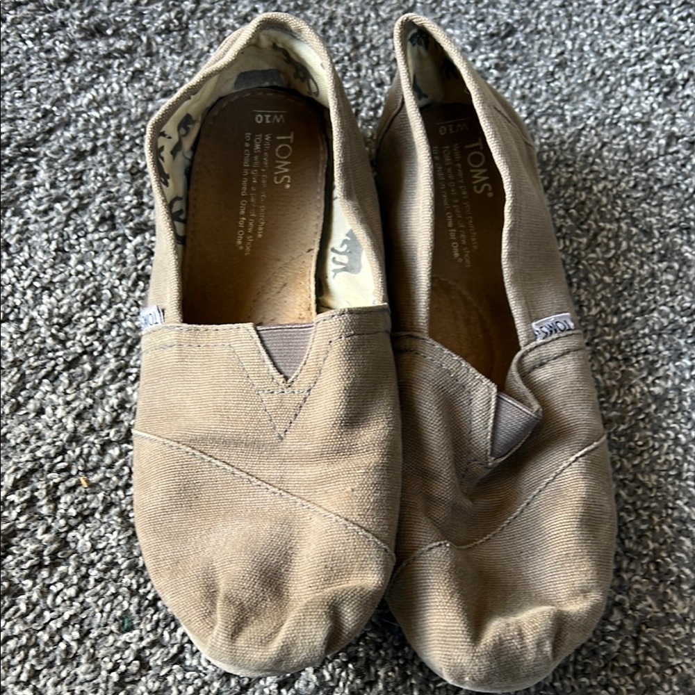 TOMS women’s  gray Slip-On Shoes